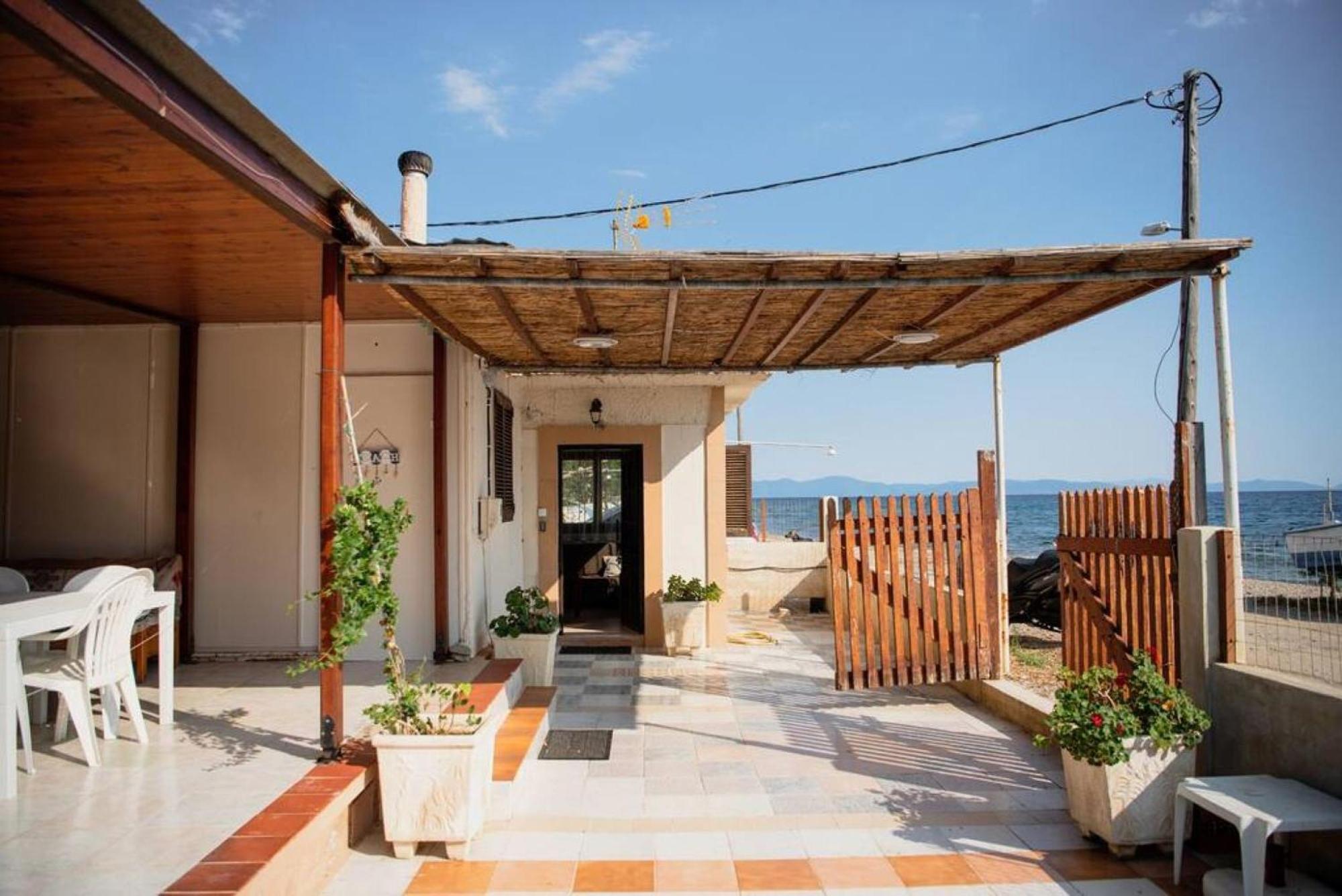 Karnagio Seafront Villa Káto Lekhónia Bagian luar foto