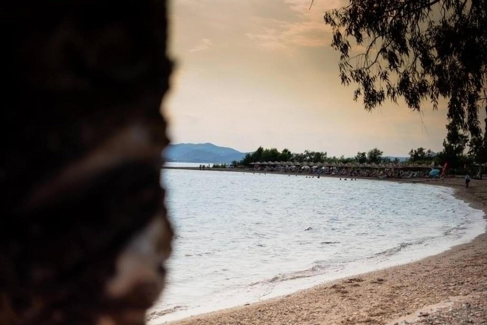 Karnagio Seafront Villa Káto Lekhónia Bagian luar foto