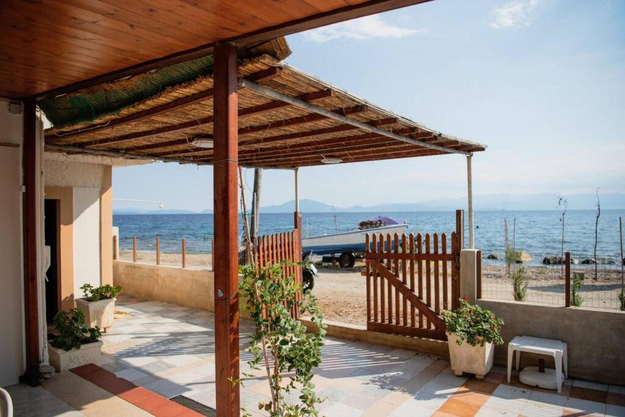 Karnagio Seafront Villa Káto Lekhónia Bagian luar foto